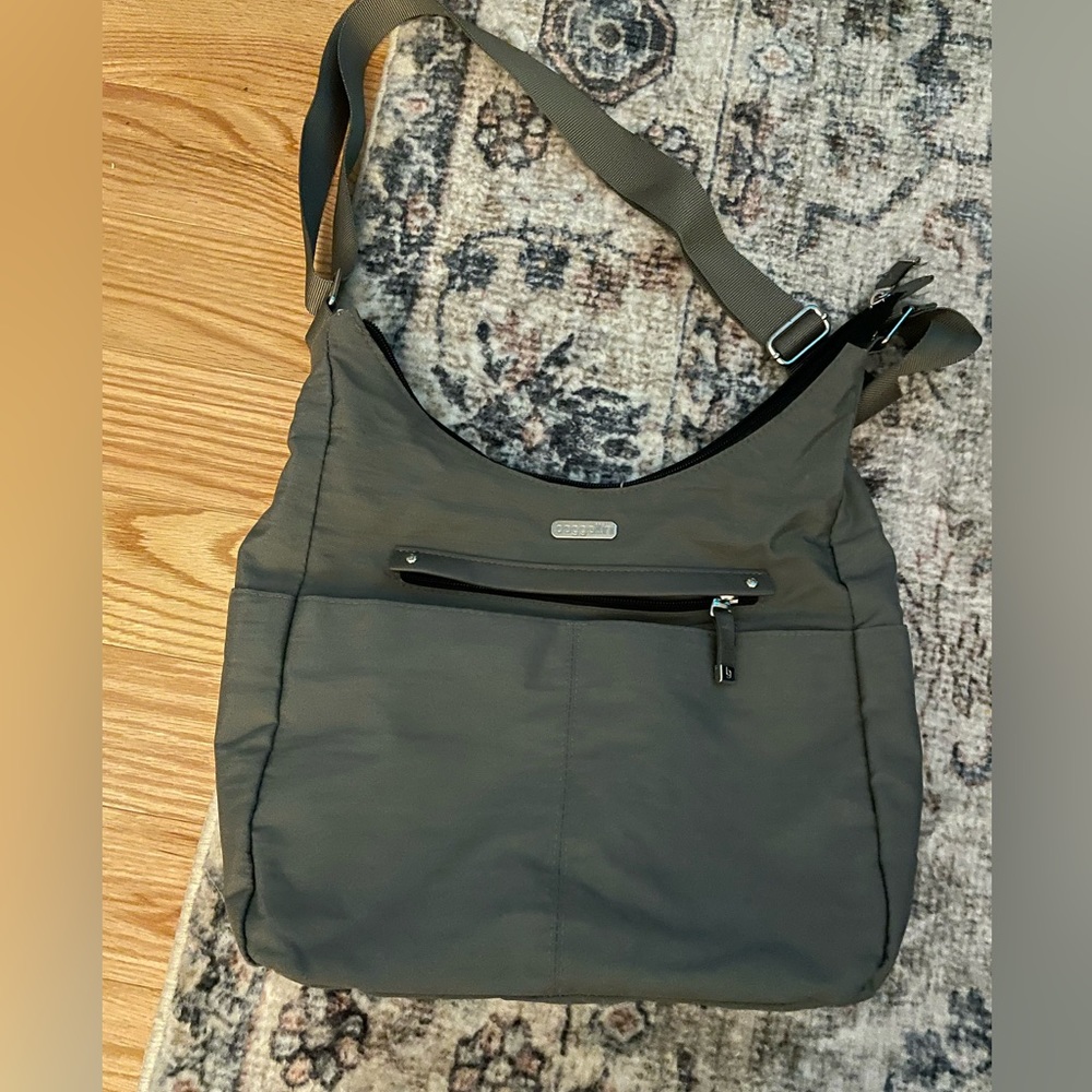 Baggalini hobo purse gray